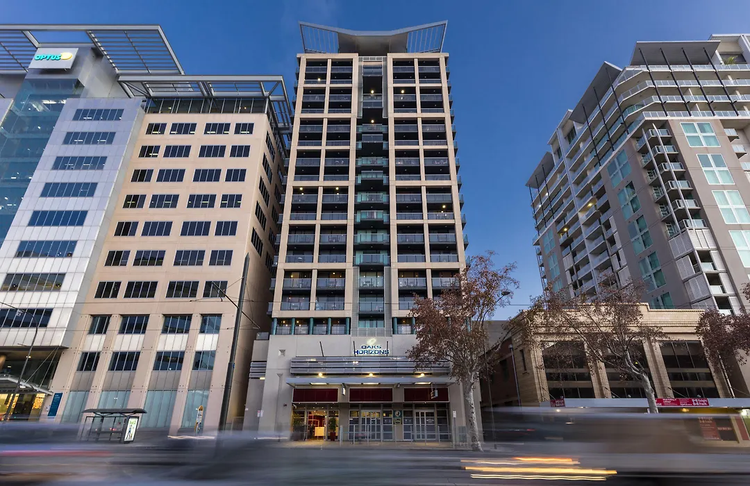 Oaks Adelaide Horizons Suites-1