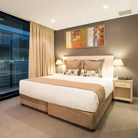 Oaks Adelaide Horizons Suites-2