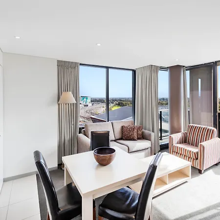 Oaks Adelaide Horizons Suites-3